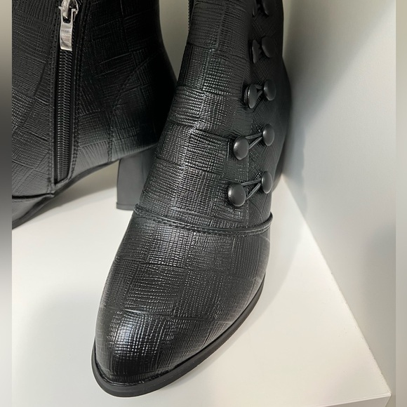 Elegant Black Ankle Boots - Picture 5 of 6